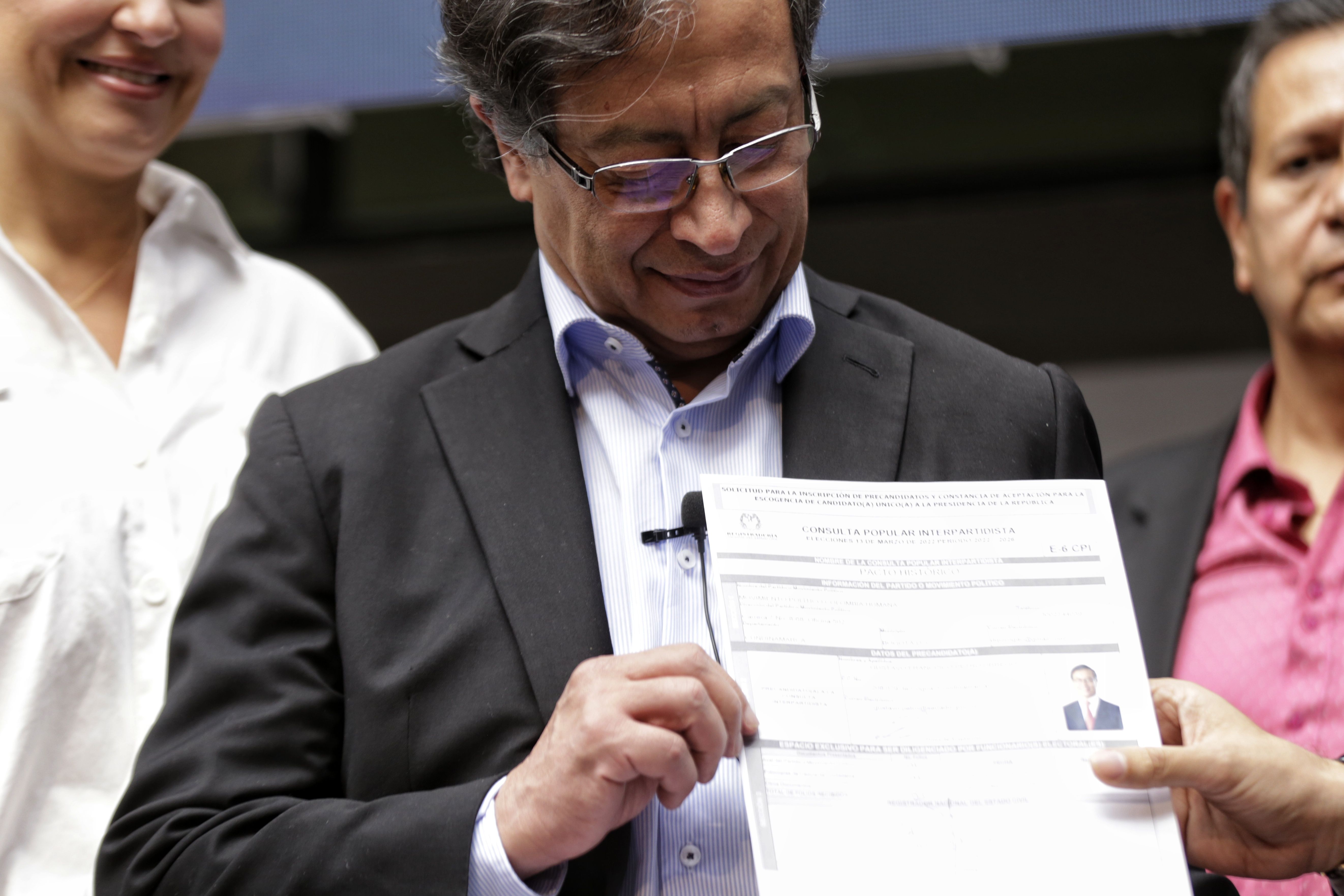 Petro se inscribió como precandidato