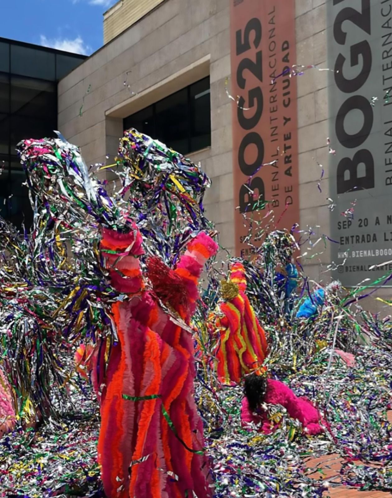 Performance en la bienal de arte
