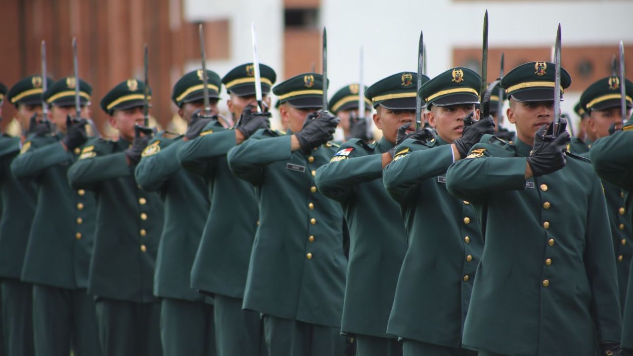 Corte Constitucional ordenó al Ejército incluir la opción no binario