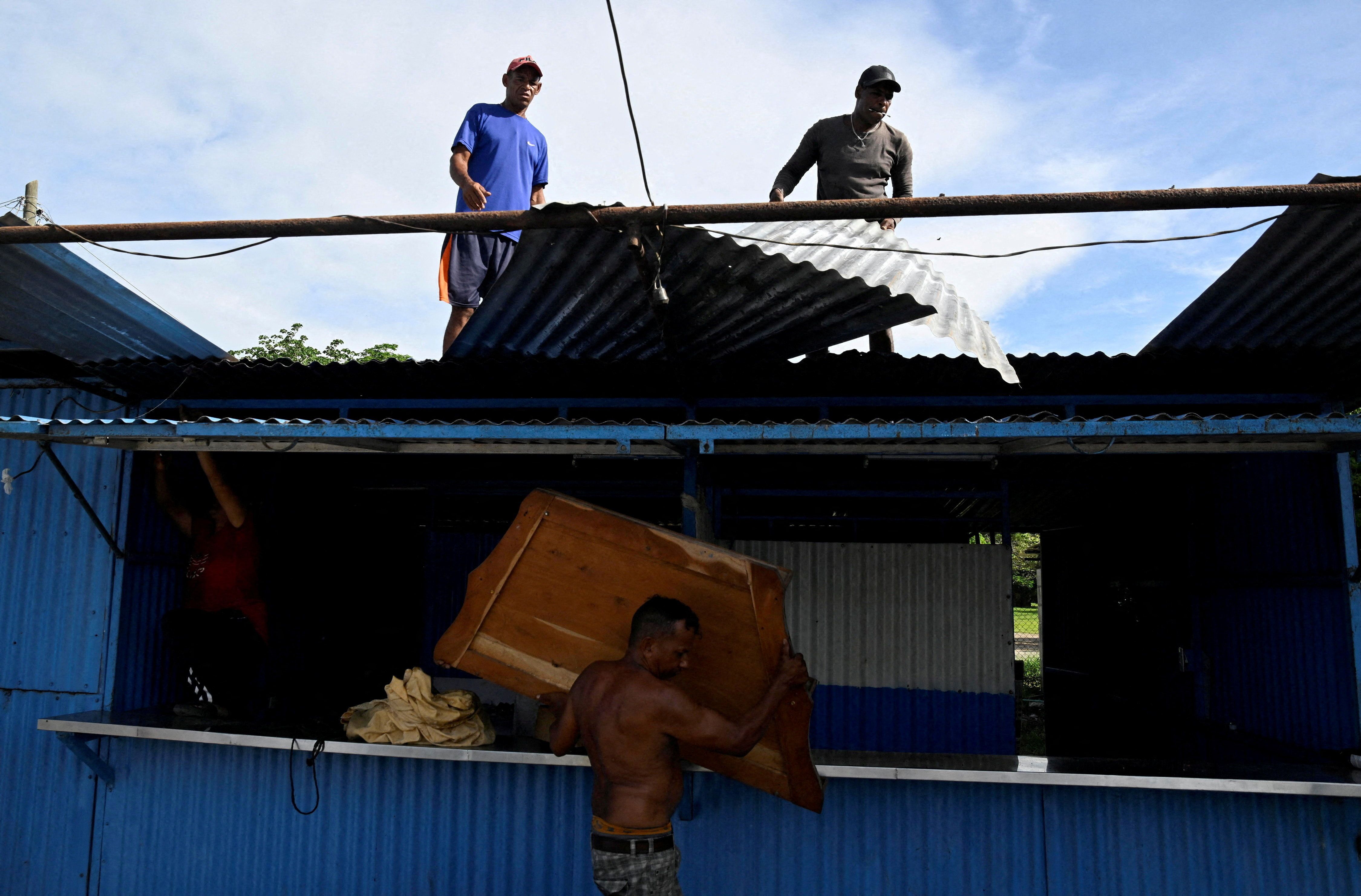 Cuba se prepara para evacuaciones masivas por la llegada del huracán Melissa.