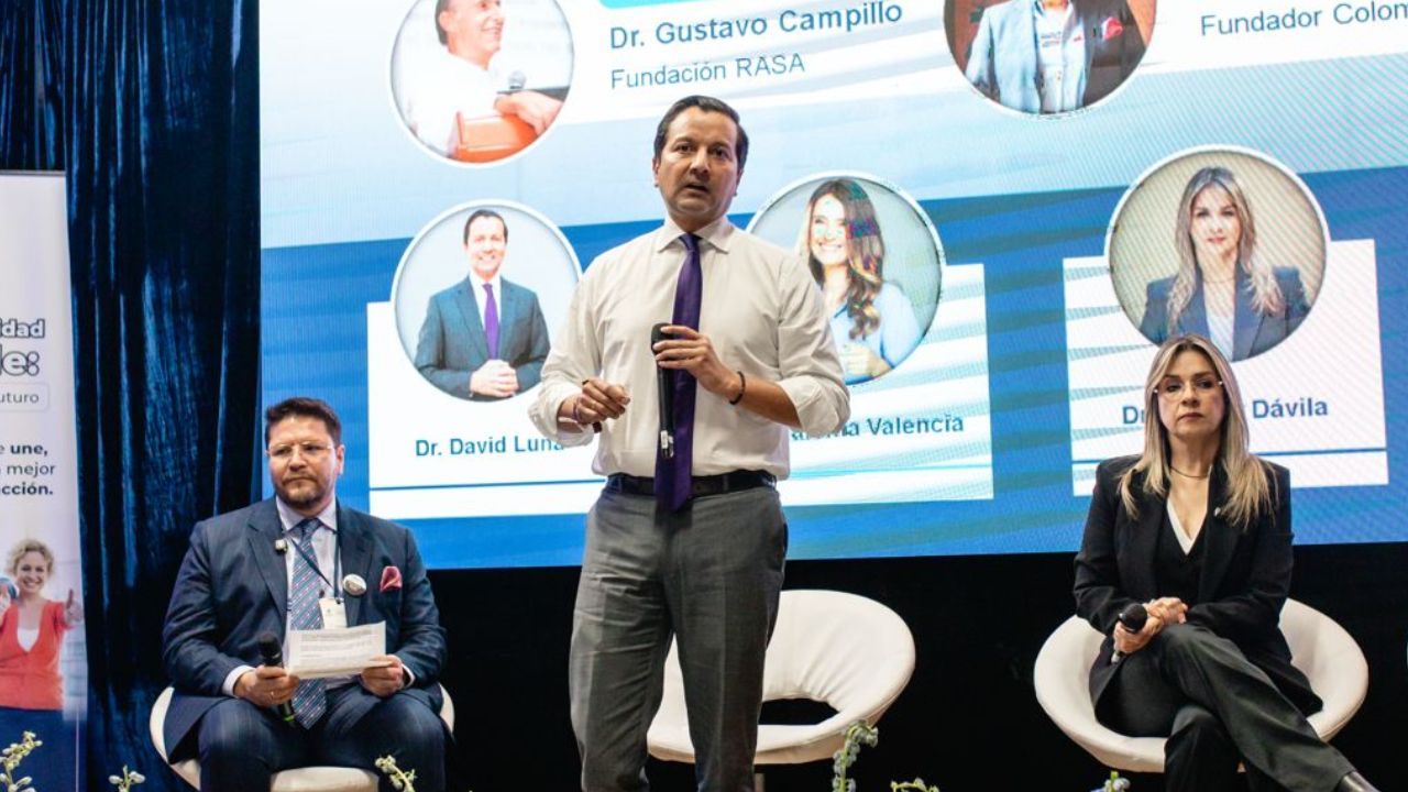 David Luna precandidato presidencial foro salud en acción