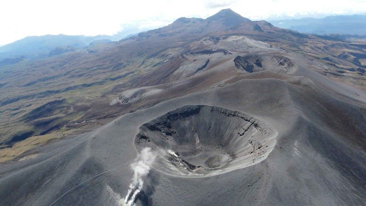 photologuephotos2025-02volcan_puracejpg