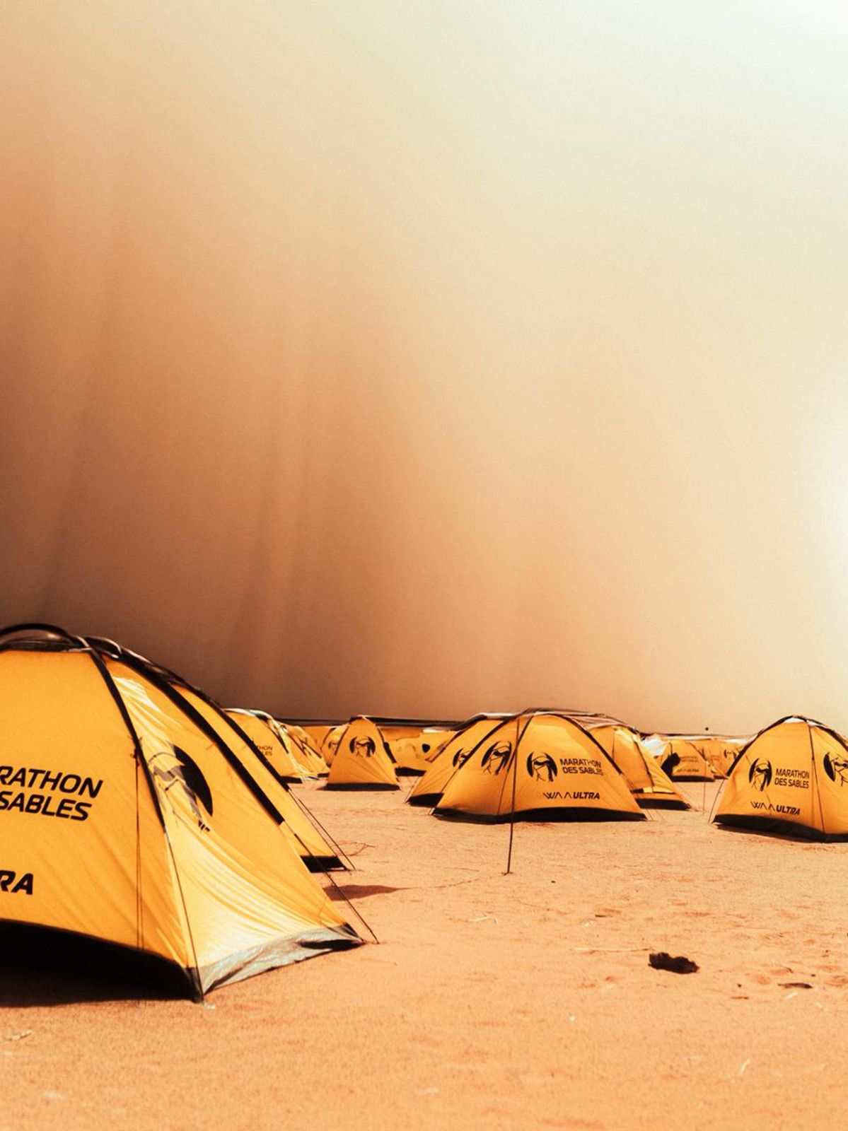 Acampar en el desierto para el Maraton des Sables.