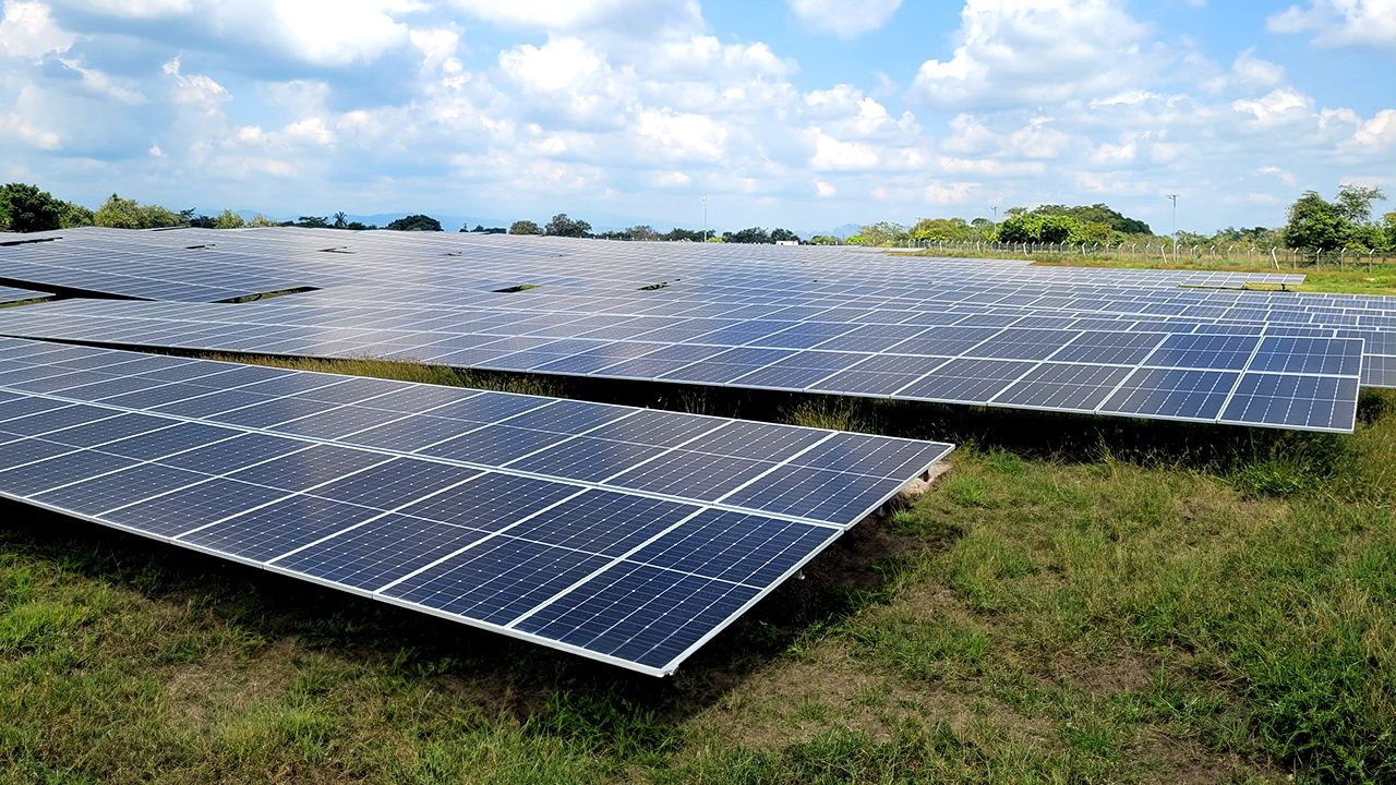 Paneles solares en Colombia transición