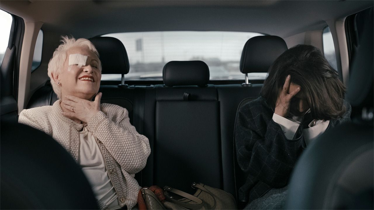 Foto fija de Las locuras. Madre e hija. Créditos: Prensa Netflix.