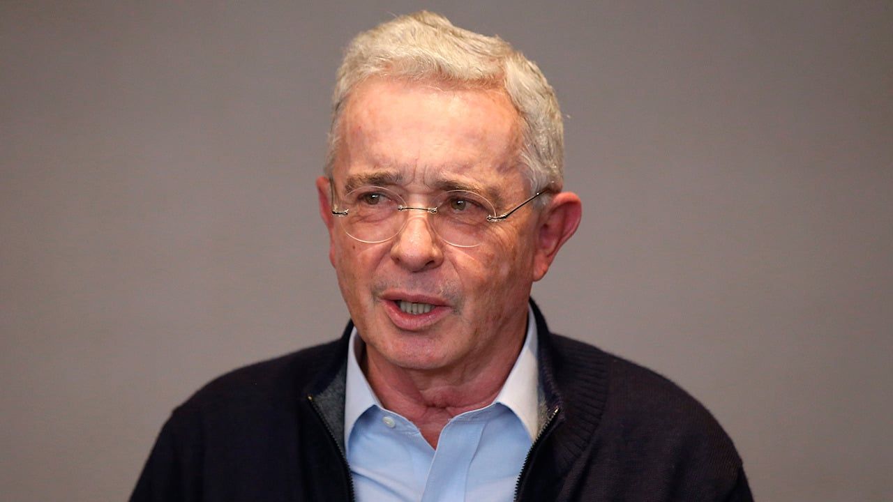 Álvaro Uribe Vélez 6