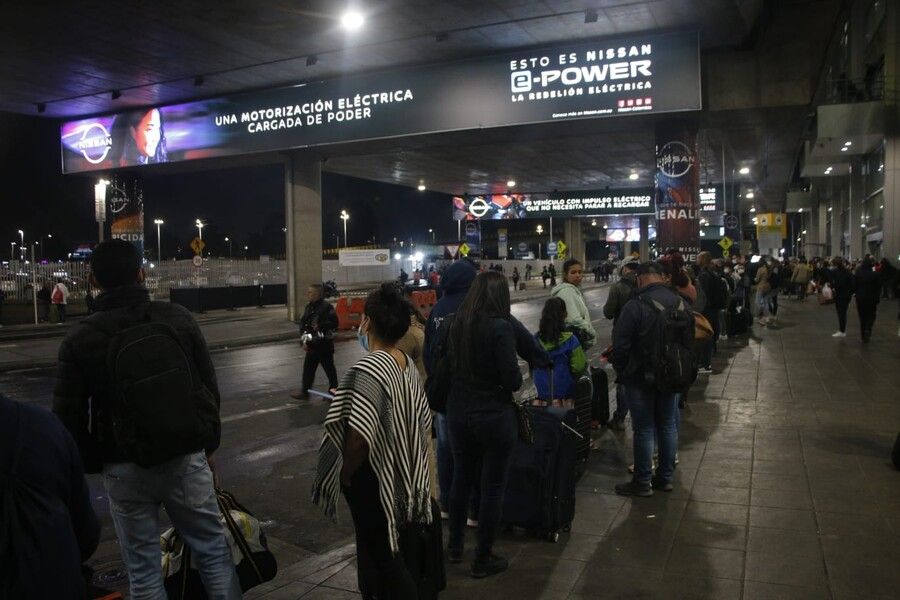 Represamiento de pasajeros en el Aeropuerto el Dorado