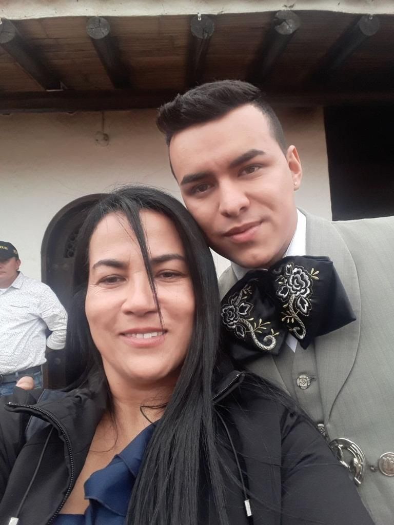 Yeison Jiménez y su guardiana