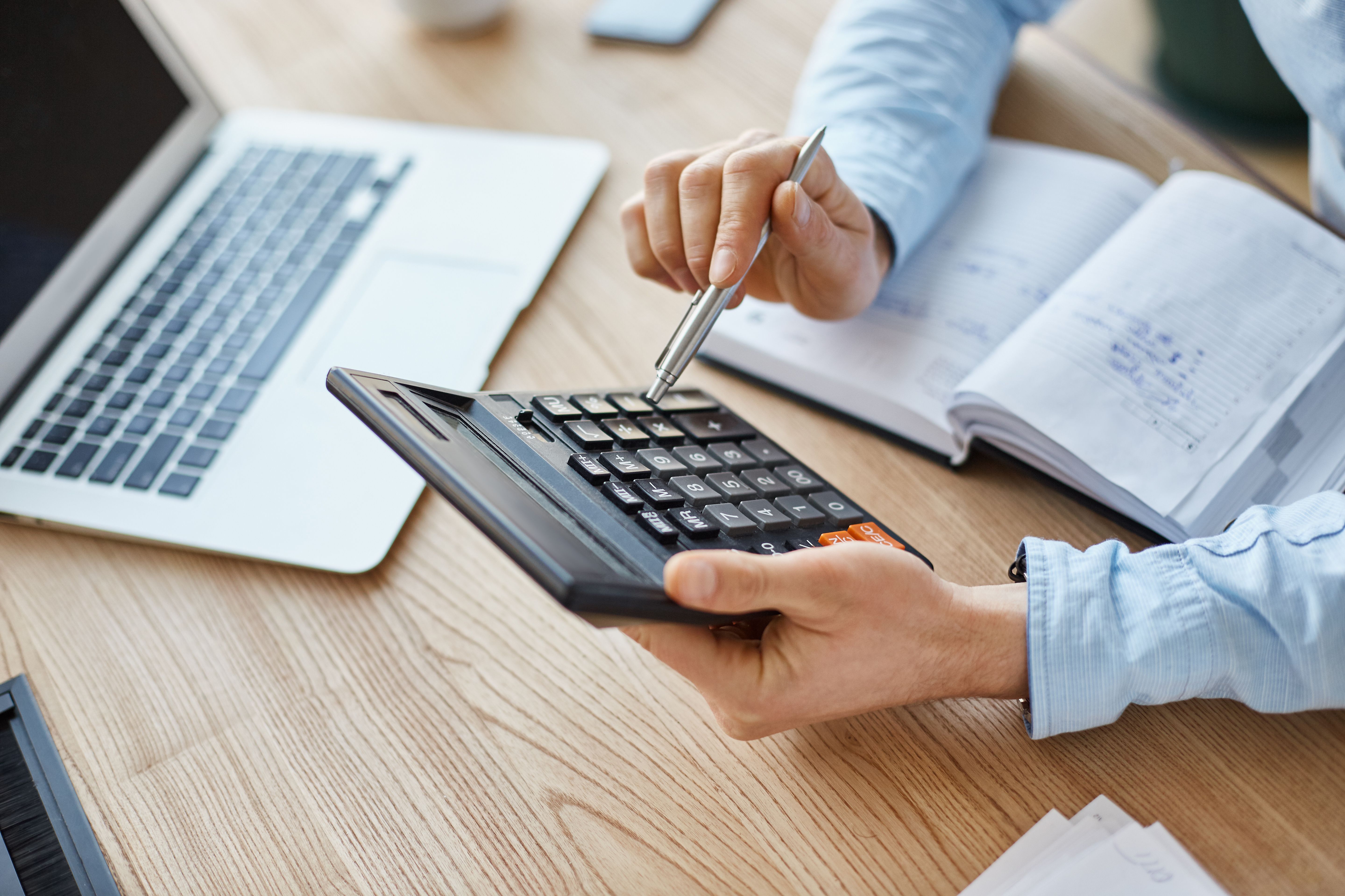 Así se calcula el interés legal del 12 % sobre las cesantías