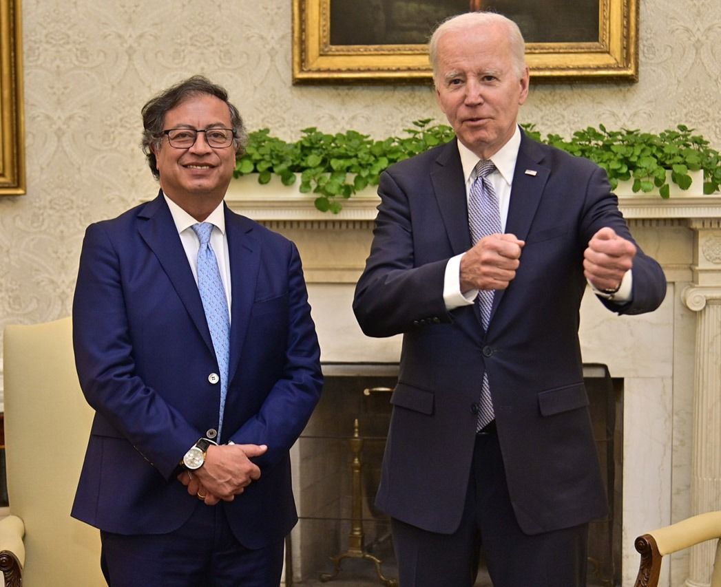 Los presidentes Gustavo Petro y Joe Biden en el Salón Oval de la Casa Blanca.