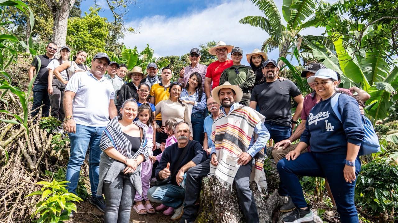 Por años, el café colombiano ha sido sinónimo de calidad en el mundo. Hoy, ese reconocimiento comienza a girar con mayor fuerza hacia los territorios históricamente más golpeados por el conflicto y la exclusión.