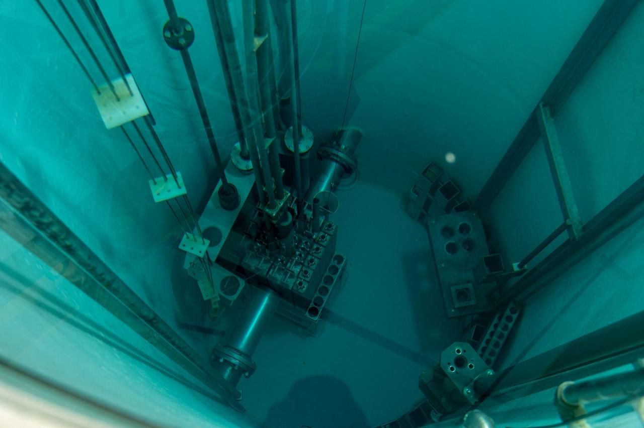 Vista interior de la piscina del Reactor Nuclear de Investigación IAN-R1. Créditos: SGC