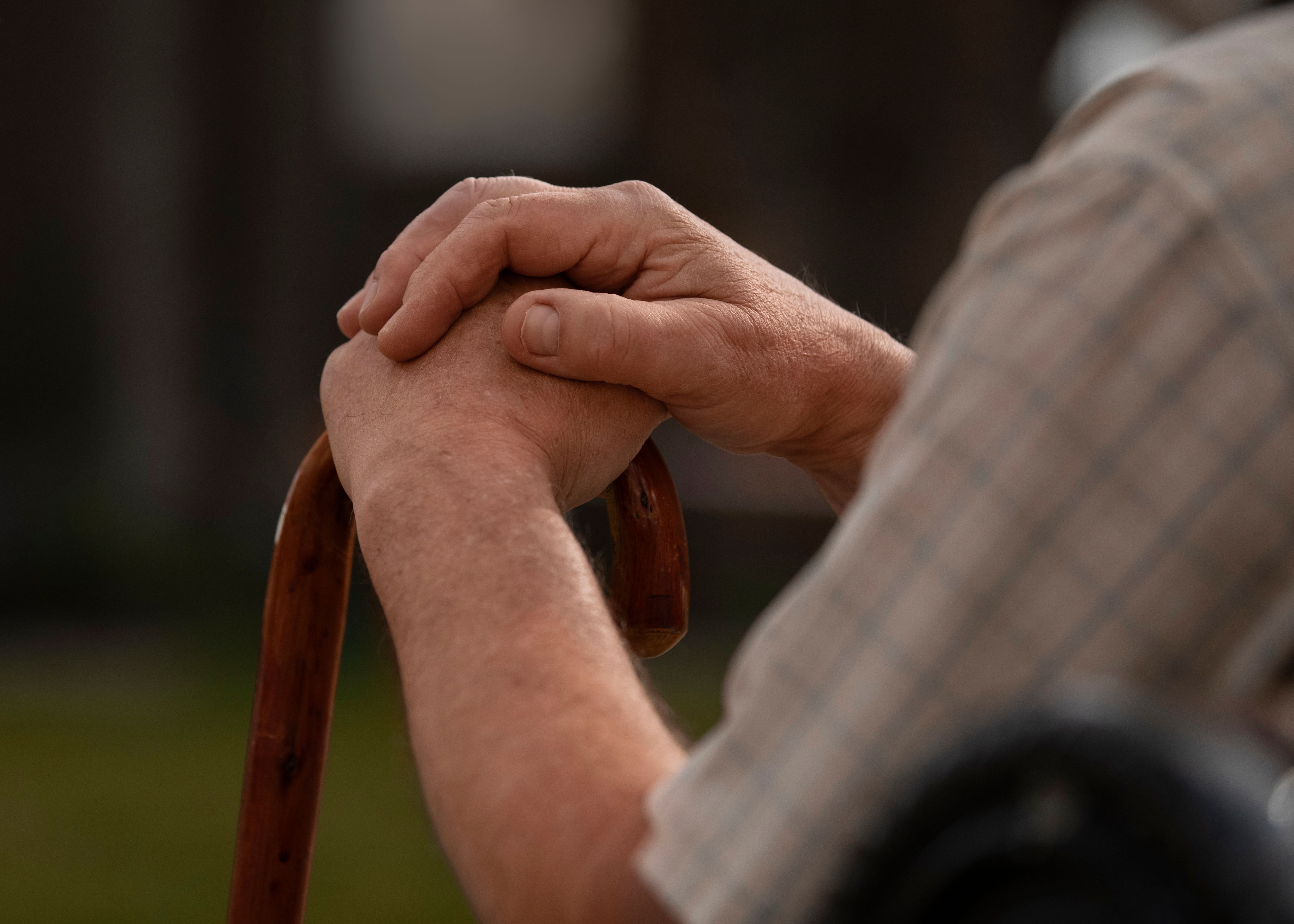 La Corte Constitucional también protegió los derechos de los adultos mayores que viven cerca de las discotecas y bares. Créditos: Freepik 1