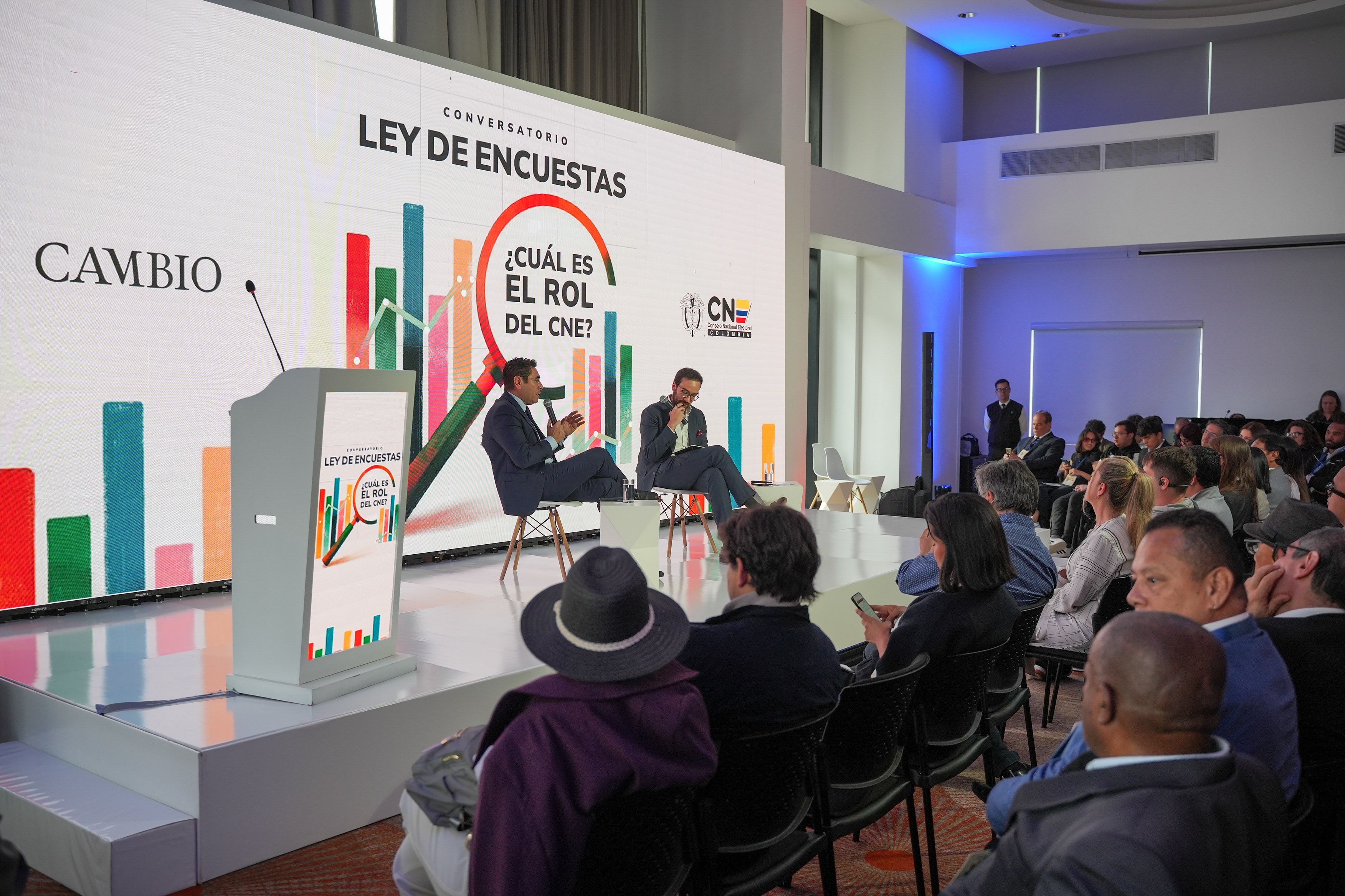 Federico Gómez y Cristian Quiroz debaten sobre la aplicación de la ley de encuestas