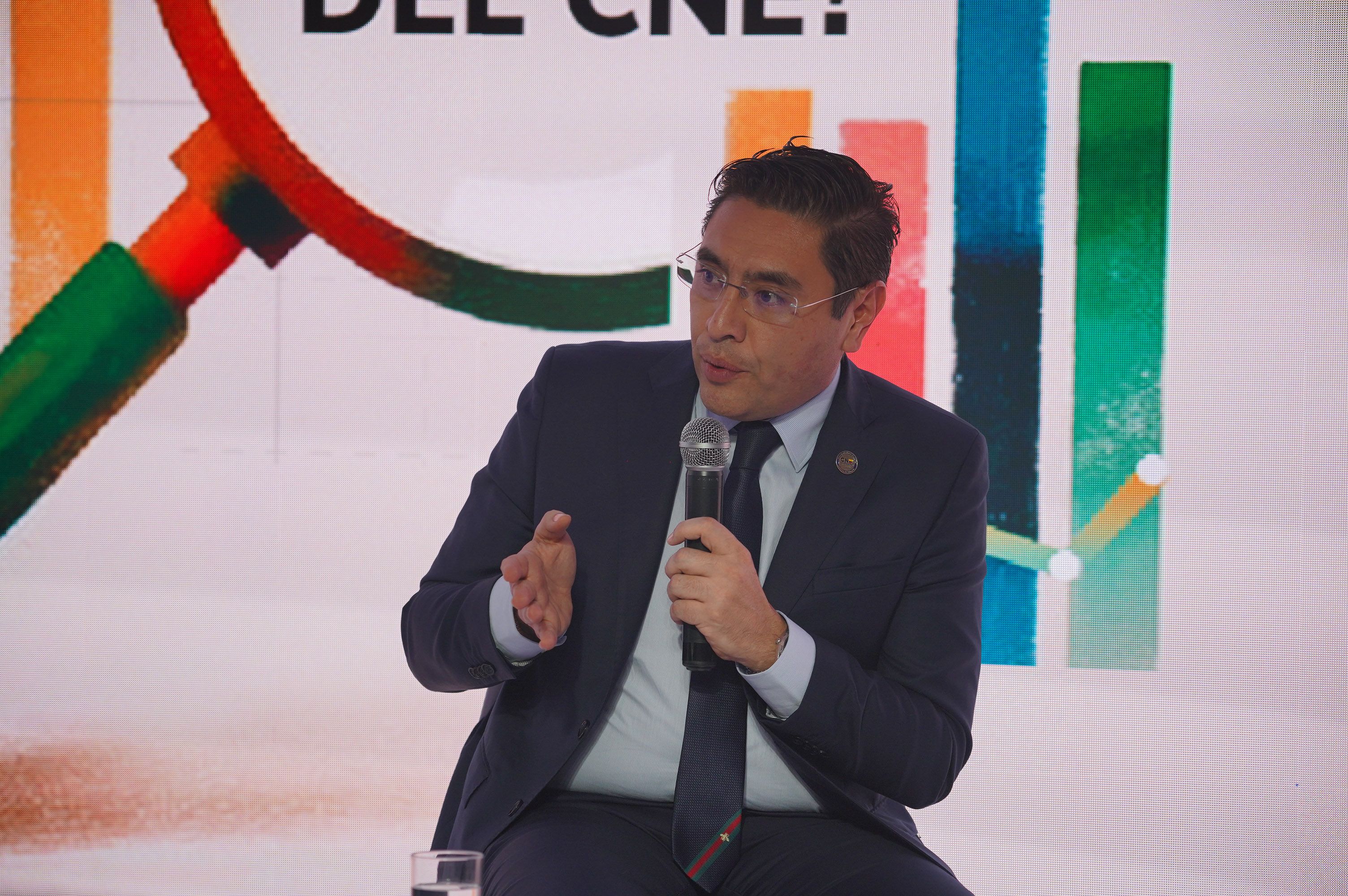 El presidente del CNE responde preguntas