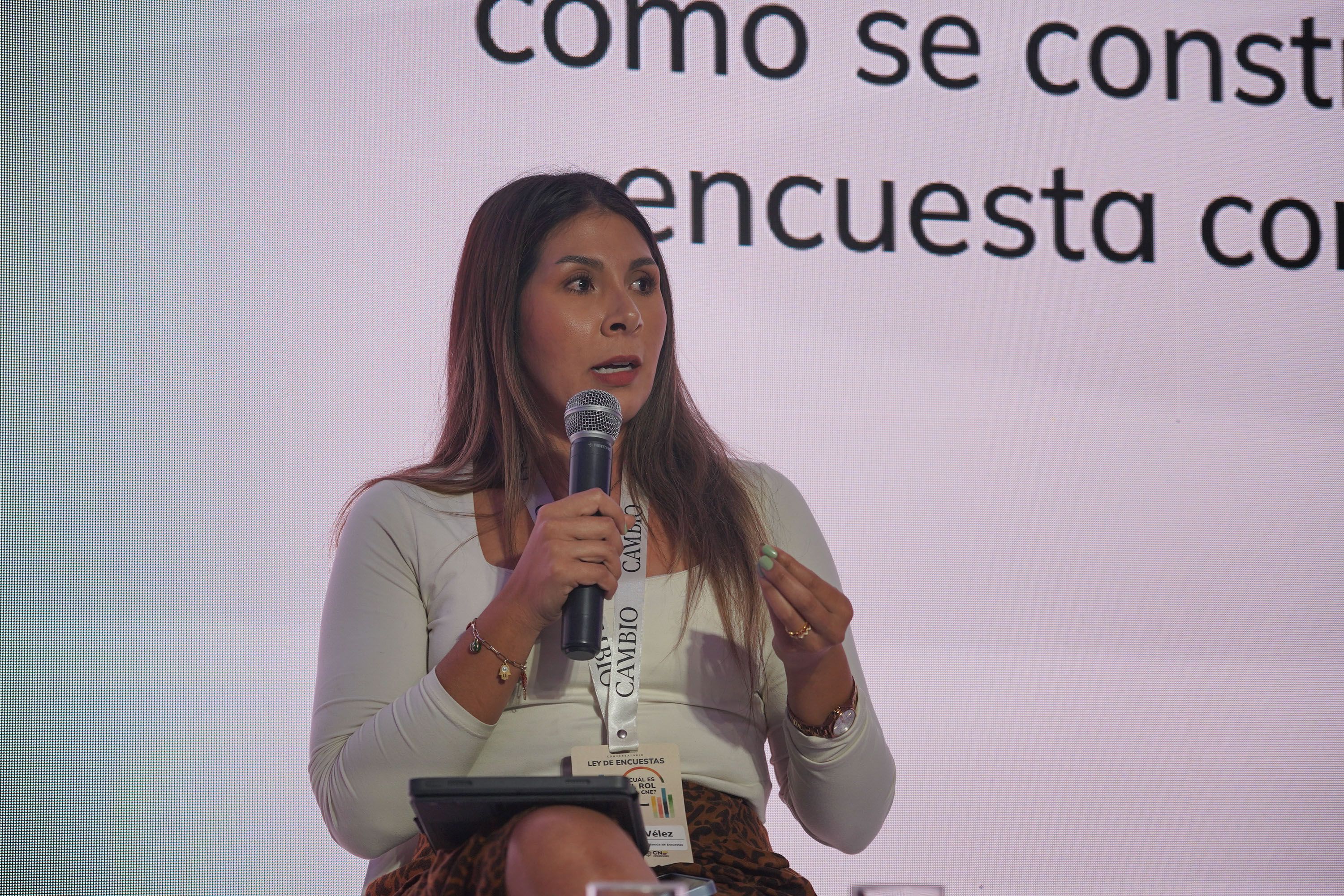 Daniela Vélez, miembro de la Comisión Técnica y de Vigilancia de Encuestas.