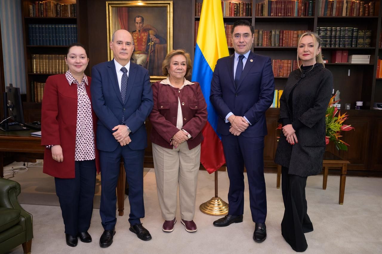 Cancillería y CNE alianza