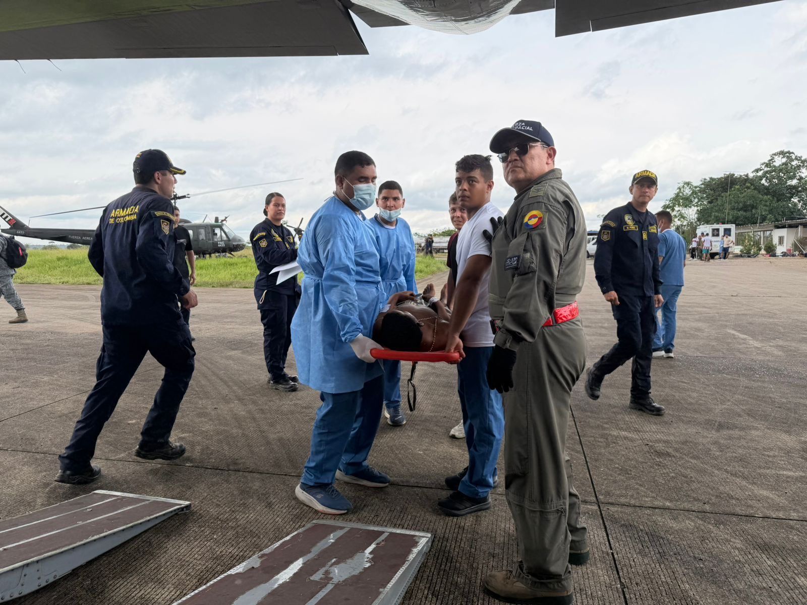 Heridos siendo trasladados a centros médicos. Créditos: Mindefensa 123