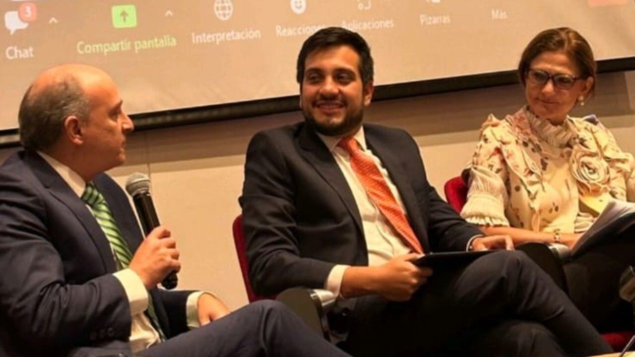 En el centro, Diego Andrés Solano Osorio. Créditos: Universidad Externado.