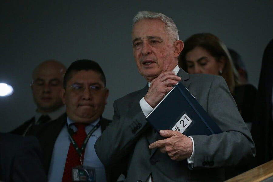 Álvaro Uribe 1234