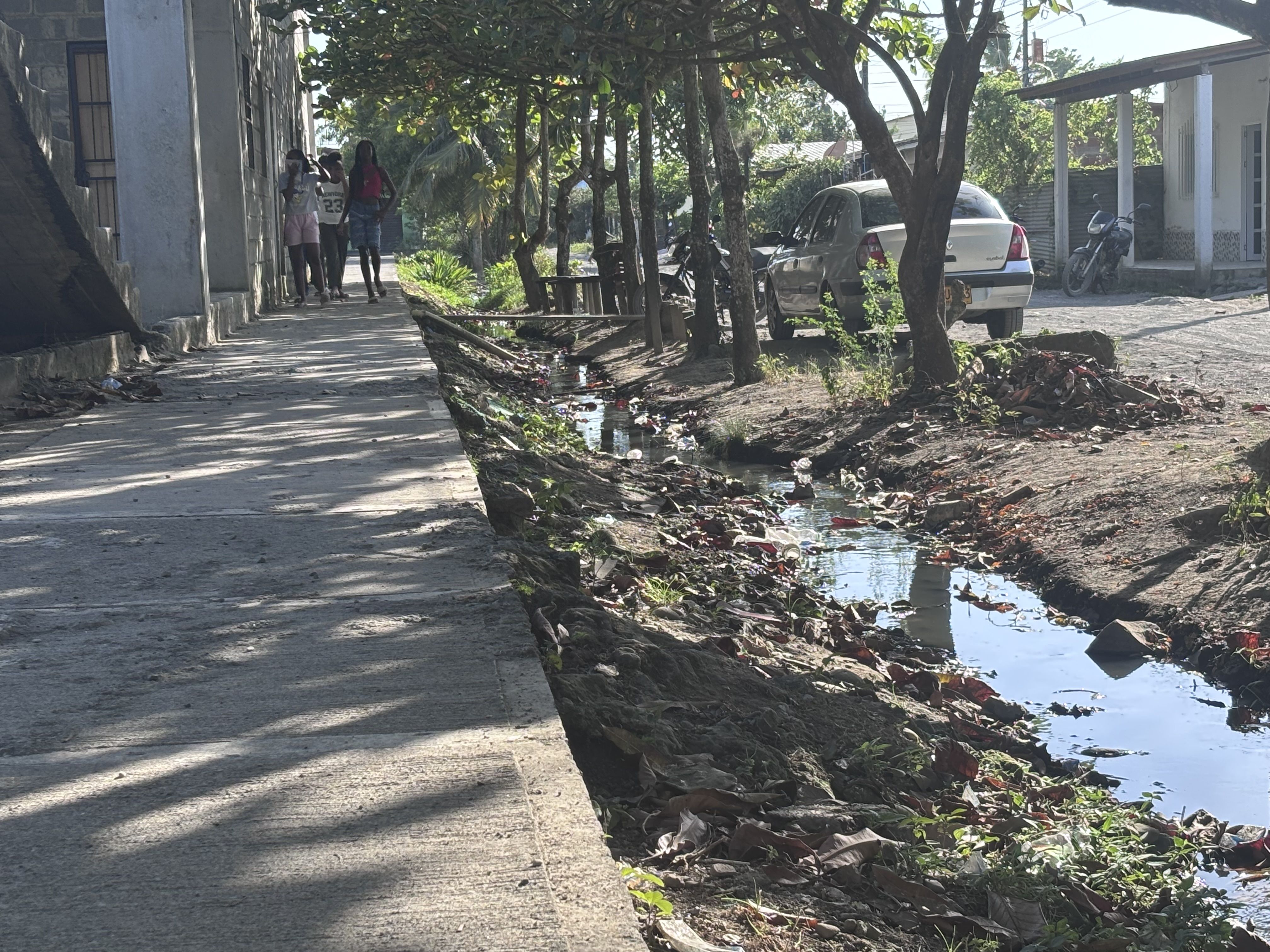 El proyecto de alcantarillado para erradicar las aguas negras de las calles de Nueva Colonia es uno de los principales de la intervención