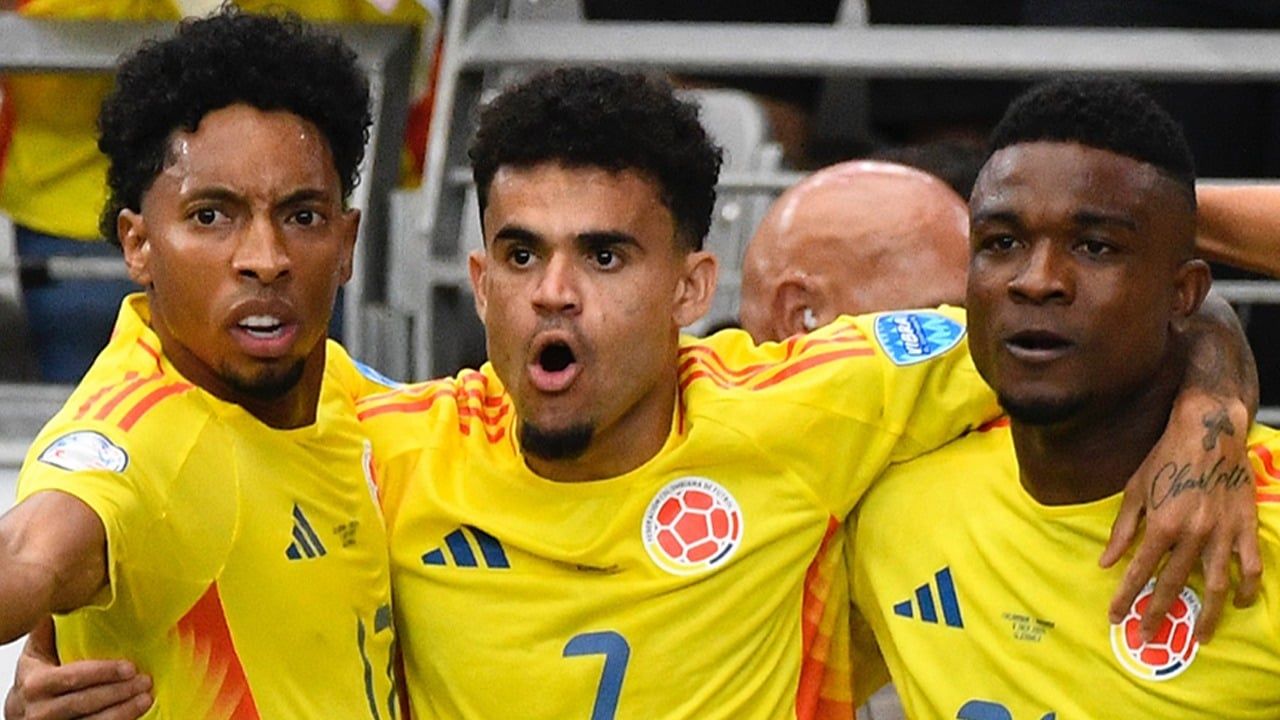 Johan Mojica, Jhon Córdoba y Luis Díaz con la Selección Colombia.