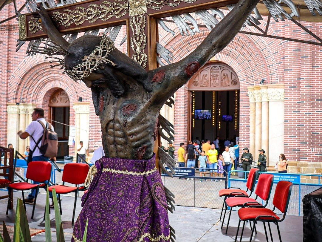 La Basílica del Señor de los Milagros recibe miles de peregrinos cada año