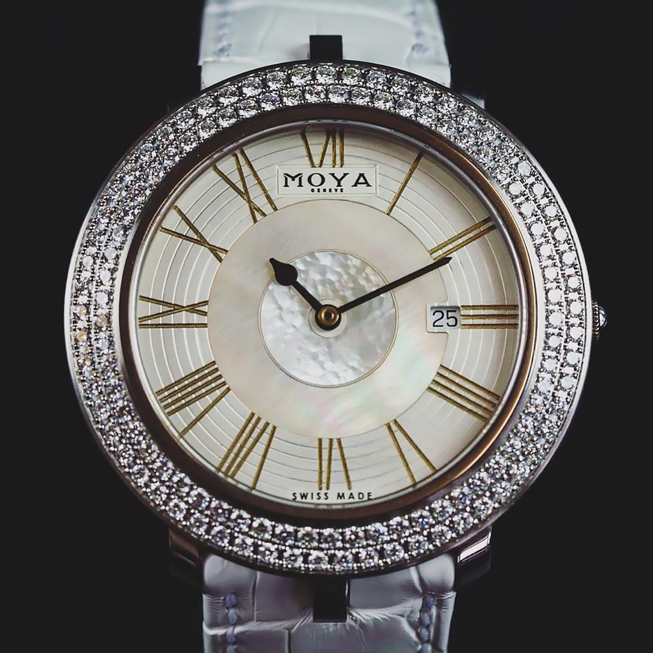 Los diseños de Moya Geneve son exclusivos y se hacen bajo pedido. Foto Instagram Álvaro Moya.