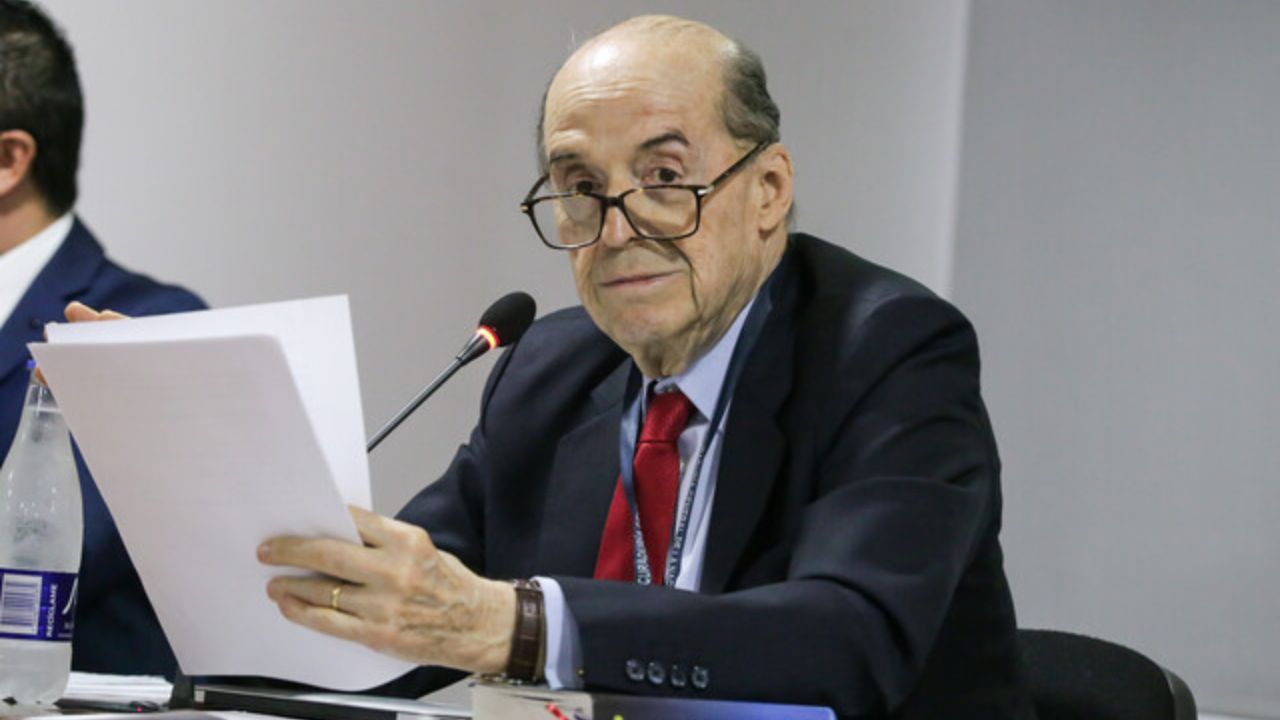 Fiscalía imputó a excanciller Álvaro Leyva