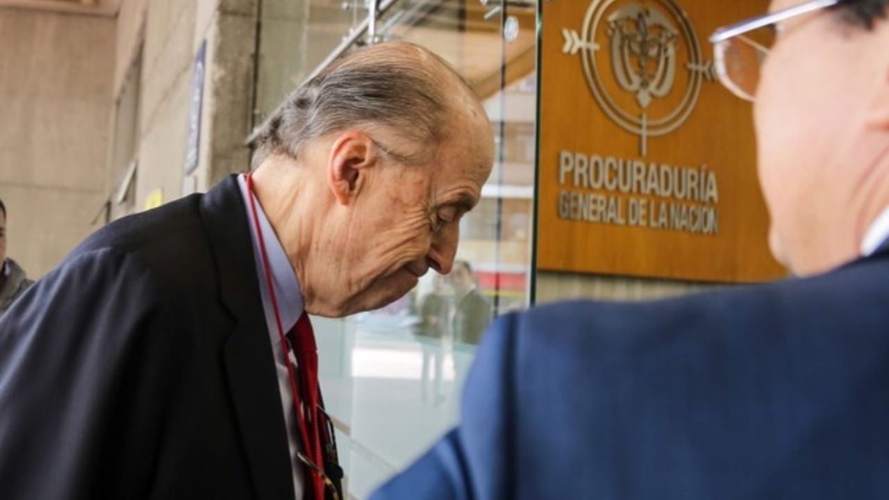 Fiscalía imputó a excanciller Álvaro Leyva 2