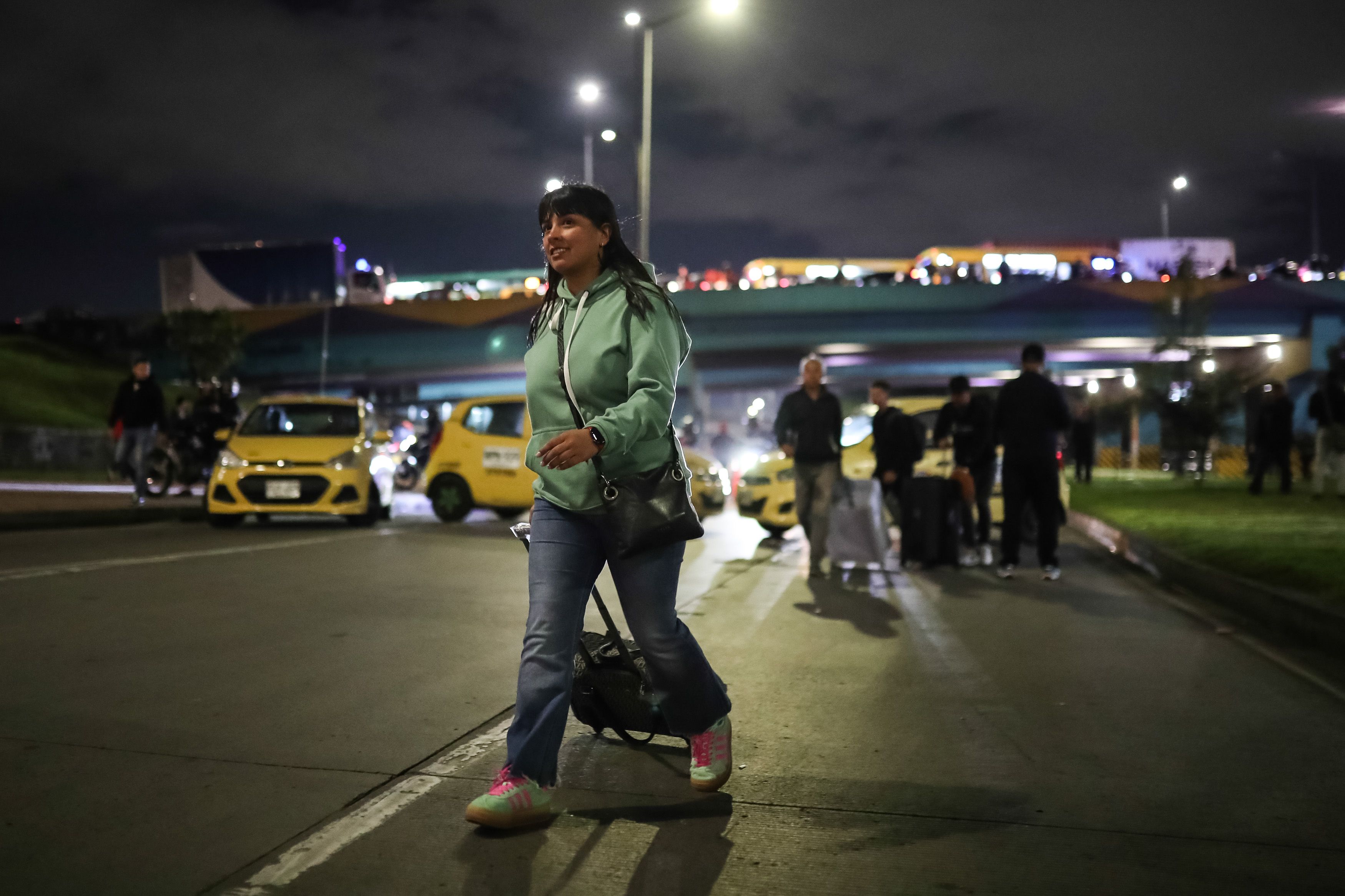 Bloqueos en accesos al aeropuerto afectaron la movilidad y el ingreso de viajeros