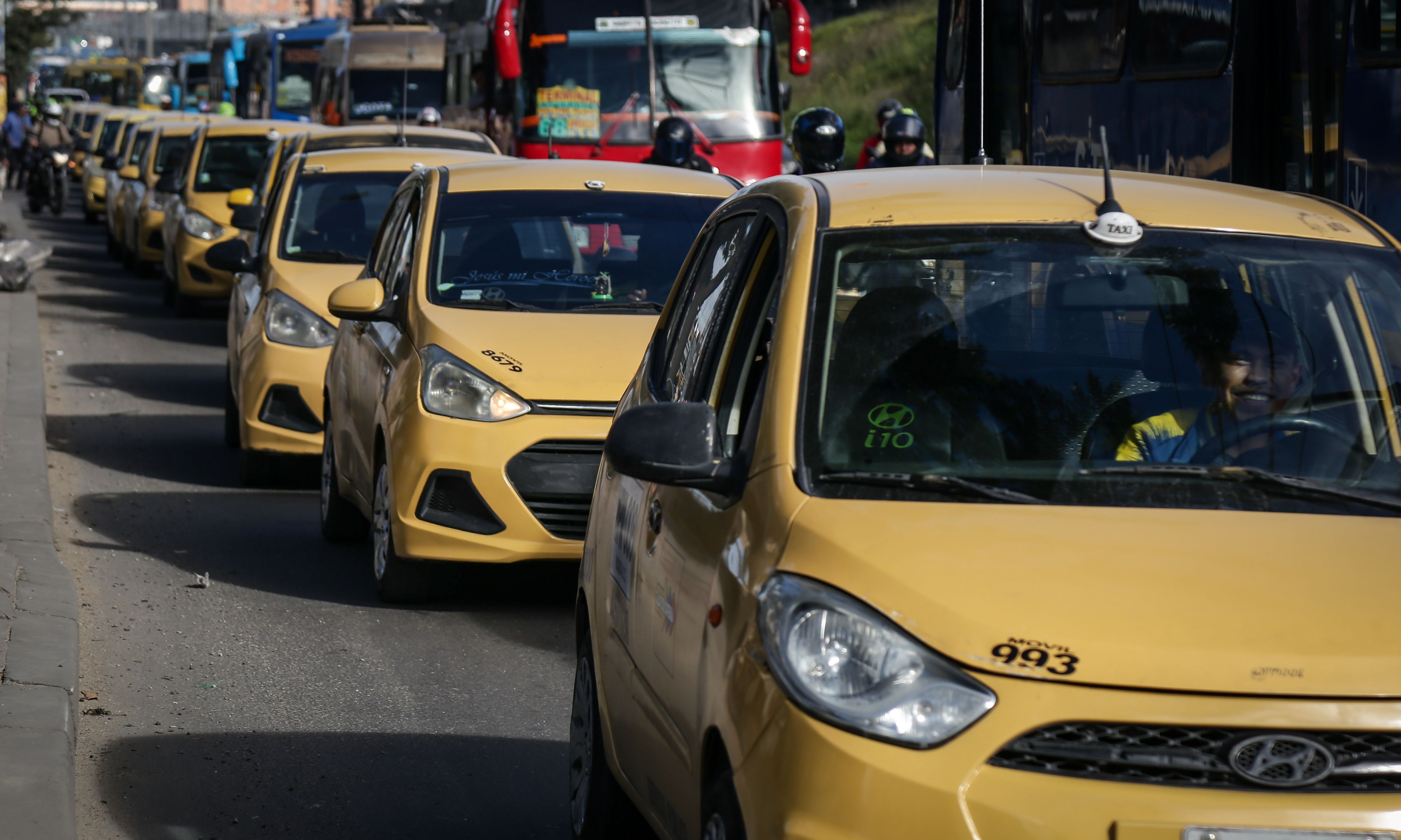 Enfrentamientos entre taxistas y autoridades marcaron la jornada en El Dorado