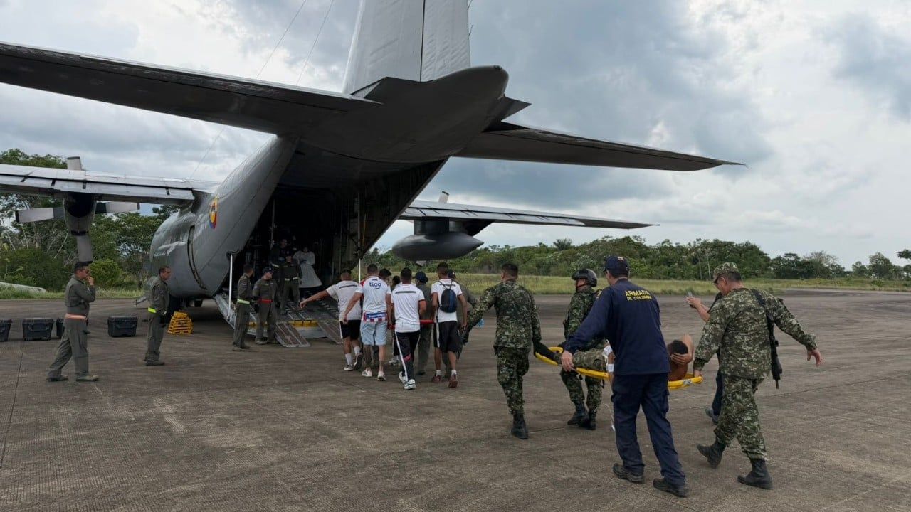 Heridos siendo trasladados a centros médicos tras accidente aéreo. Créditos: Mindefensa