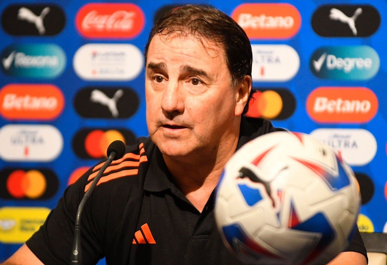Néstor Lorenzo fecha FIFA