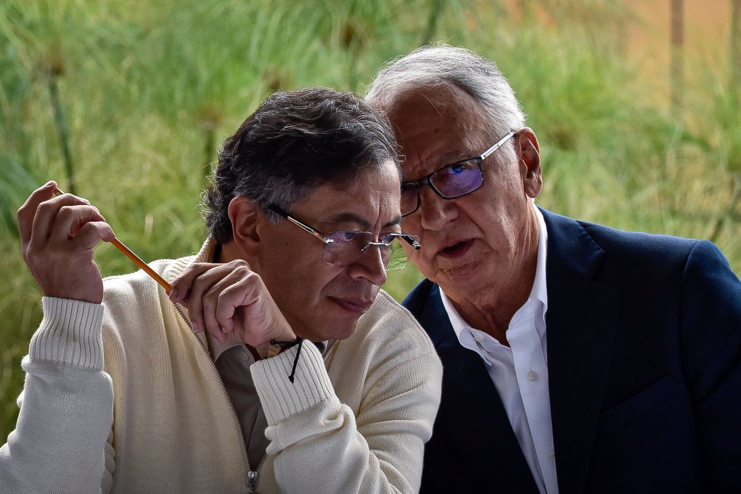El presidente Gustavo Petro y el ministro de Salud Guillermo Alfonso Jaramillo en una reunión reciente.