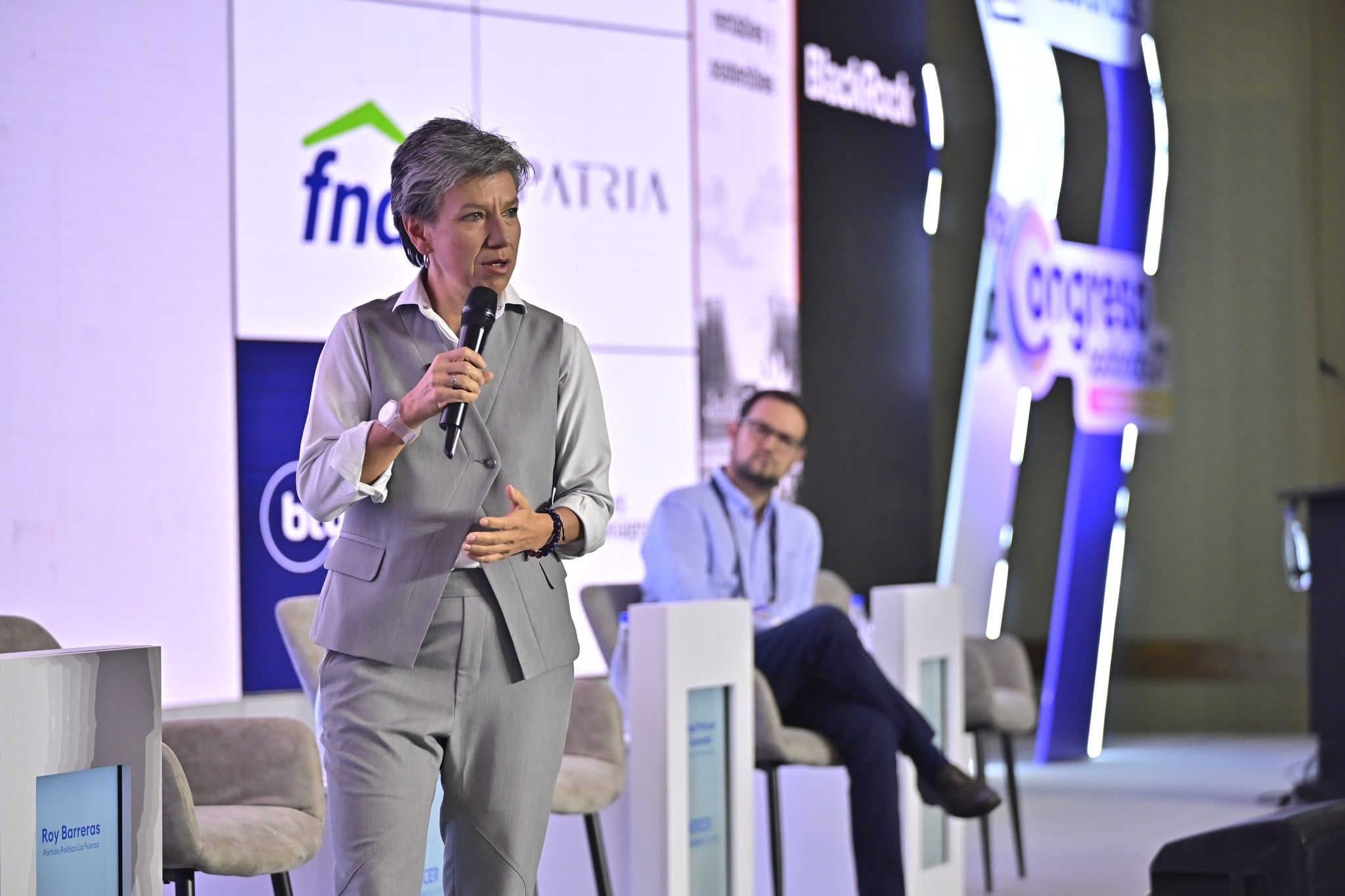 Claudia López en Congreso de Asofondos en Cartagena interna