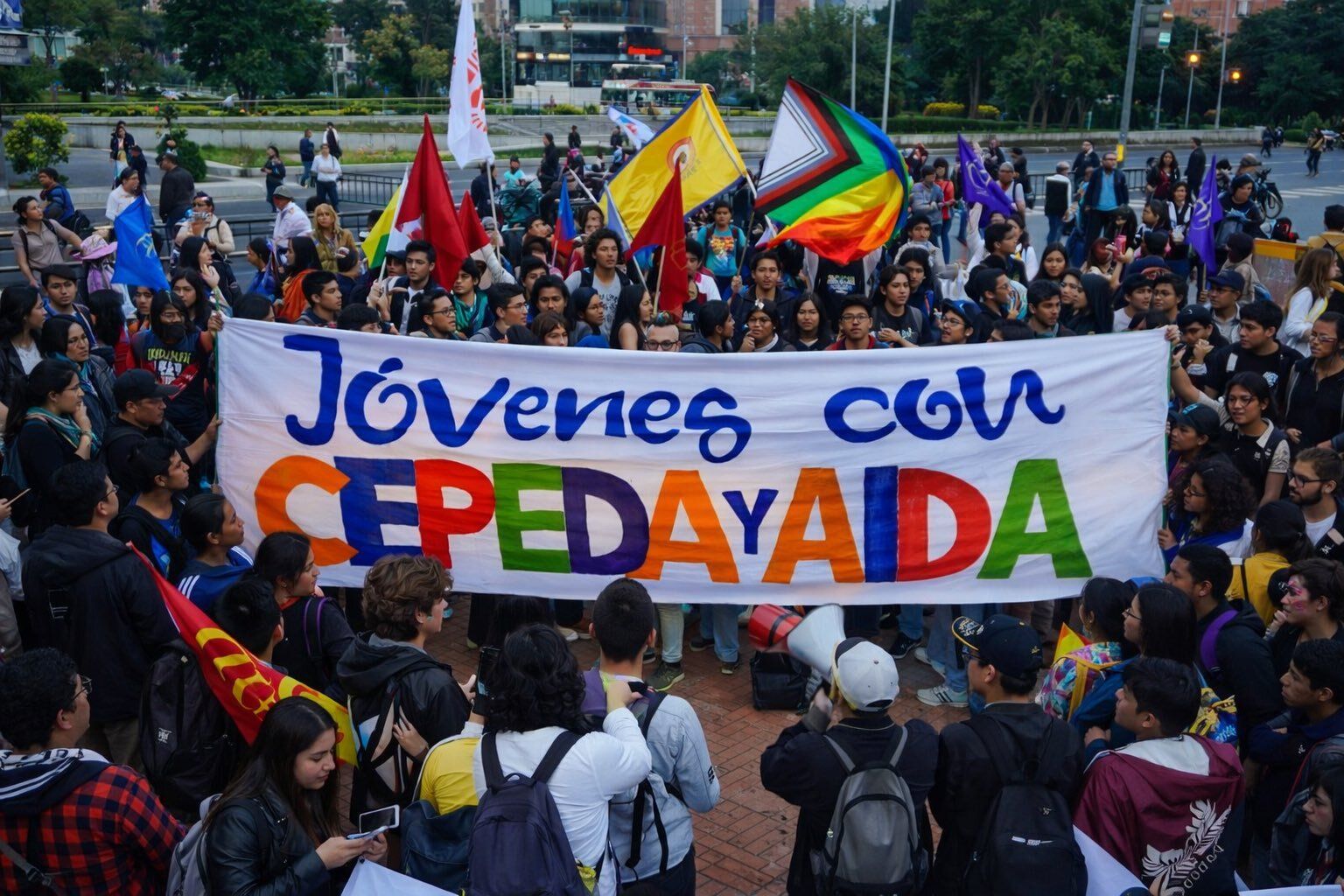 Los jóvenes con Iván Cepeda