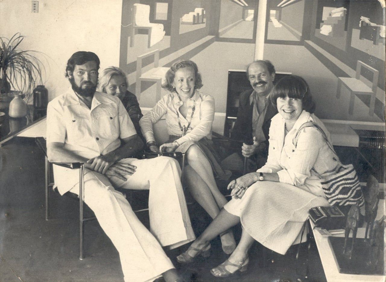 Julio Cortazar Ugne Karvelis en estudio actual con Clara Diament Sujo Angel rama y Marta Ttraba en Caracas.