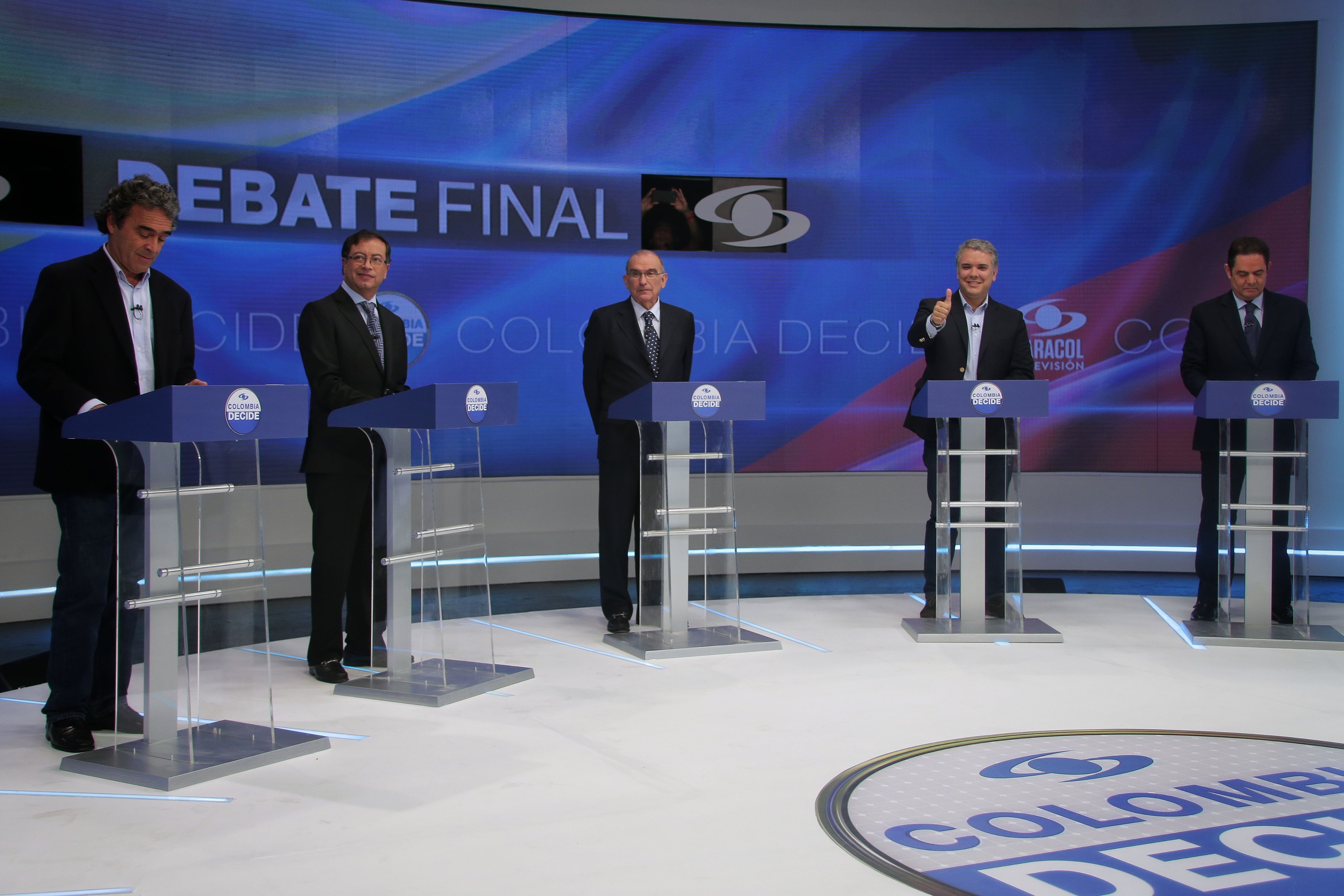 Sergio Fajardo, Gustavo Petro, Humberto de la Calle Lombana, Iván Duque y Germán Vargas Lleras durante un debate presidencial en las elecciones de 2018. Foto: Colprensa.