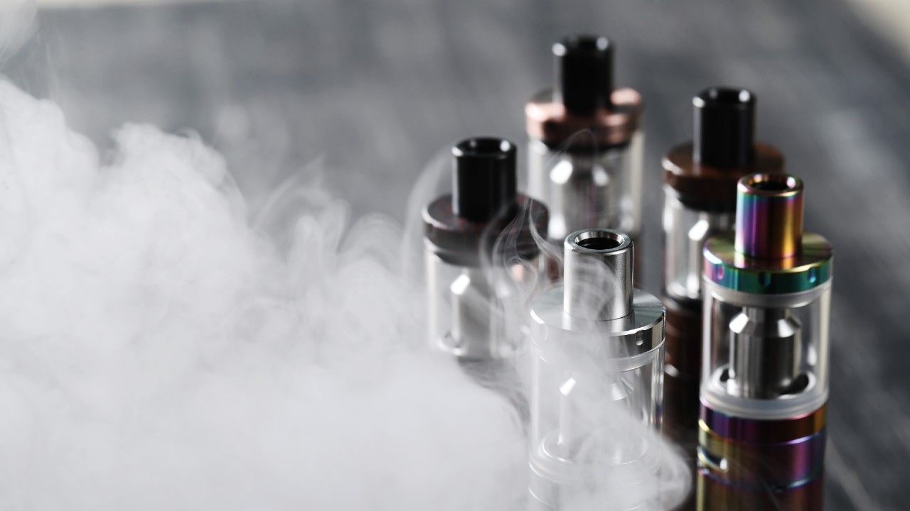 photologuephotos2023-11cigarrillo-electronico-dispositivo-vapeo_1jpg